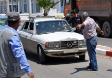 حجز سيارة أجرة مزورة واعتقال صاحبها