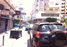 شاحنة إصلاح الإنارة العمومية تتسبب في توقيف حركة السير بطنجة؟