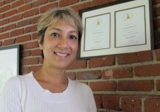 أمريكية تزور المملكة لإقناع المغاربة بصلاة مختلطة في المساجد