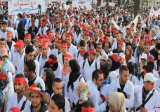 أطر تربوية يختارون طنجة للاحتجاج ويهددون بإحراق شواهد تكوينهم
