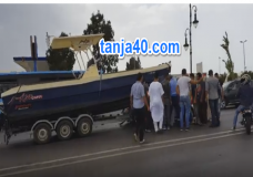 حادثة سير غير مألوفة في طنجة..مركب يصدم سيارة!