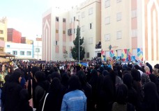 القوات العمومية تحاصر احتجاجا نسائيا بإمزورن والمشاركات يهتفن بالحرية للمعتقلين