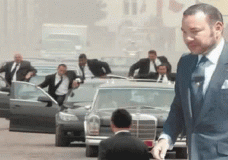 موكب الملك يتعرض لهجوم بفرنسا ؟