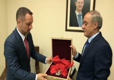 الأسد يرد وسام جوقة الشرف لفرنسا !