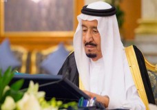 العاهل السعودي يستدعي خدمه من طنجة ويقضي عطلته بالسعودية