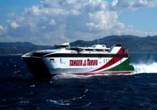 الرياح القوية تشكل حركة الملاحة البحرية بين طنجة وطريفة