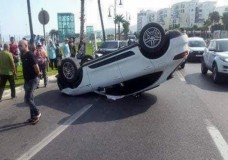 إصابة 3 أشخاص في حادثة انقلاب سيارة بكورنيش طنجة
