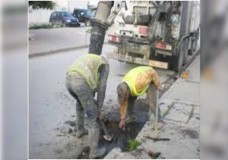 أمانور تقصي أزقة الأحياء الهامشية بطنجة من عملية تنظيف قنوات الصرف الصحي