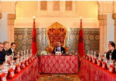 عاجل :  الملك محمد السادس يحل بعاصمة النخيل ،و يترأس مجلسا للوزراء .