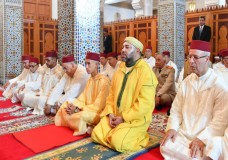 تطوان : الملك يؤدي صلاة العيد بمسجد الحسن الثاني  