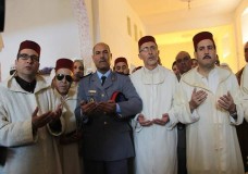 القصر الكبير : الحاجب الملكي يسلم هبة ملكية لحملة القران الكريم برحاب ضريح مولاي علي بوغالب