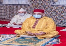 الملك محمد السادس يؤدي صلاة العيد بفاس 