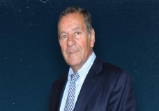 الملك محمد السادس يعزي عائلة الراحل بيير كازلطا 