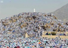 حجاج الرحمان يتوافدون على صعيد عرفة 