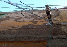 مواطنون بالحسيمة والنواحي  يشتكون من خطر الأسلاك الكهربائية العارية