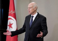 بسبب انتقاده للرئيس ، ناشط سياسي تونسي يوضع اسمه ضمن لائحة الأنتربول!