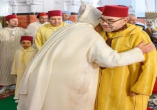 الملك محمد السادس يؤدي صلاة عيد الفطر 