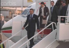 رئيس دولة الامارات العربية يهدي الملك محمد السادس طائرة فاخرة .
