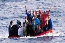 البحرية الملكية توقف أكثر من مائة مهاجر سري في سواحل الحسيمة 