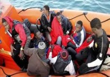 تدخل إسباني ينقذ 5 مهاجرين بعد ركوبهم لقارب