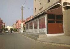 مسنانة.. تشييد محلات تجارية على الرصيف العمومي
