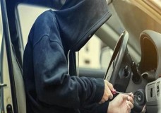 أمن طنجة يتمكن من توقيف شخص أقدم على سرقة سيارة رفقة شريك له ارتكبوا بها حادثة سير!
