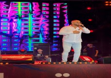 رشيد قاسمي يخطف الأضواء في مهرجان الشواطئ بالحسيمة بأعماله القديمة والجديدة
